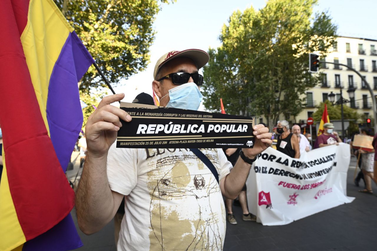 Manifestación,contra, Borobones, si a la Republica.