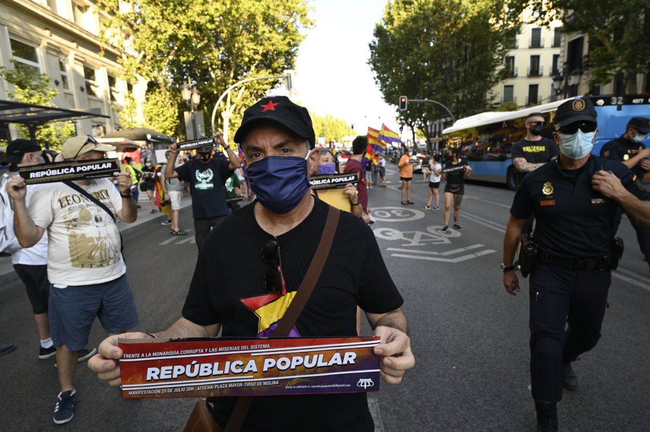 Manifestación,contra, Borobones, si a la Republica.