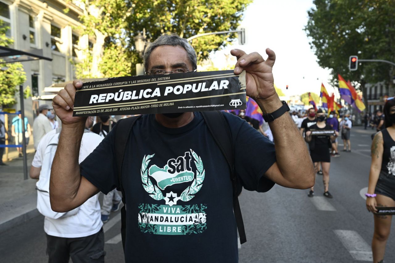 Manifestación,contra, Borobones, si a la Republica.