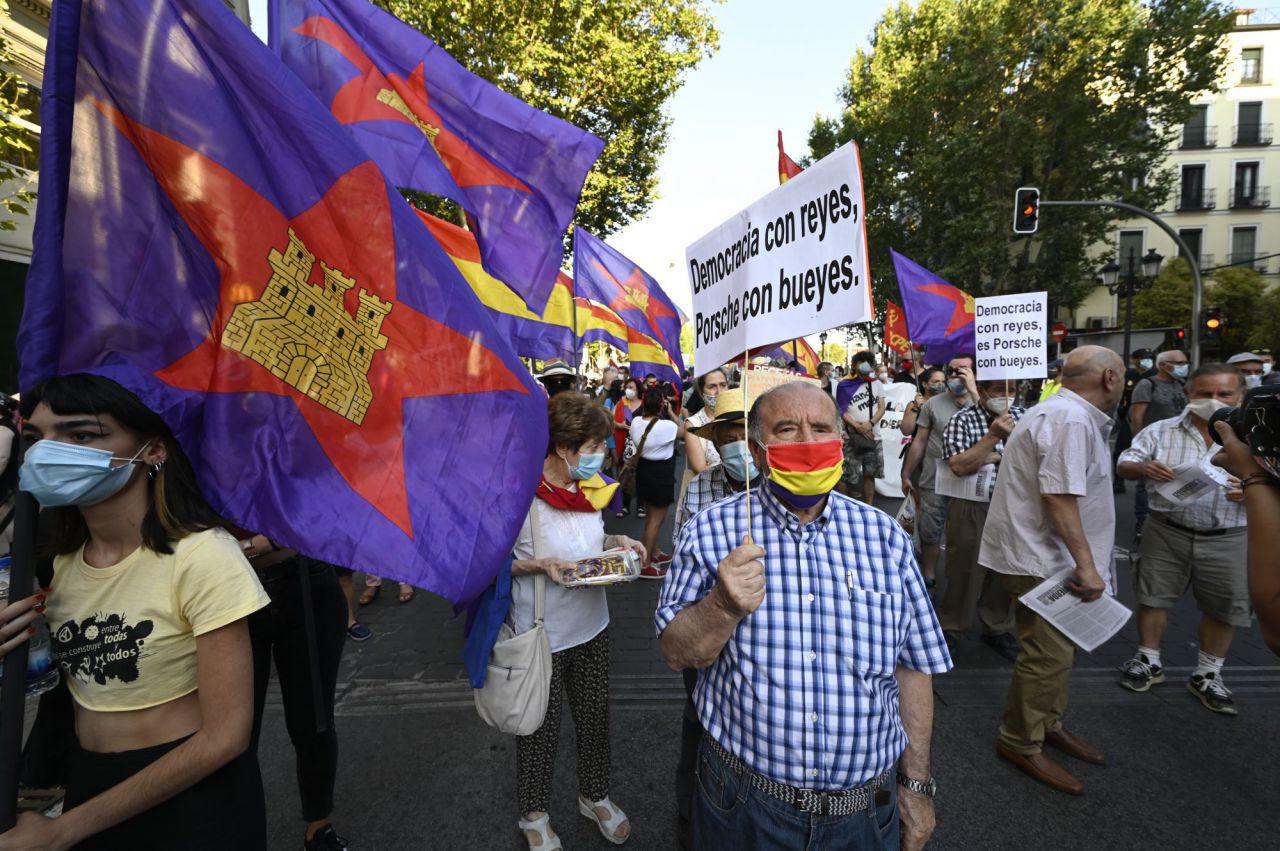 Manifestación,contra, Borobones, si a la Republica.