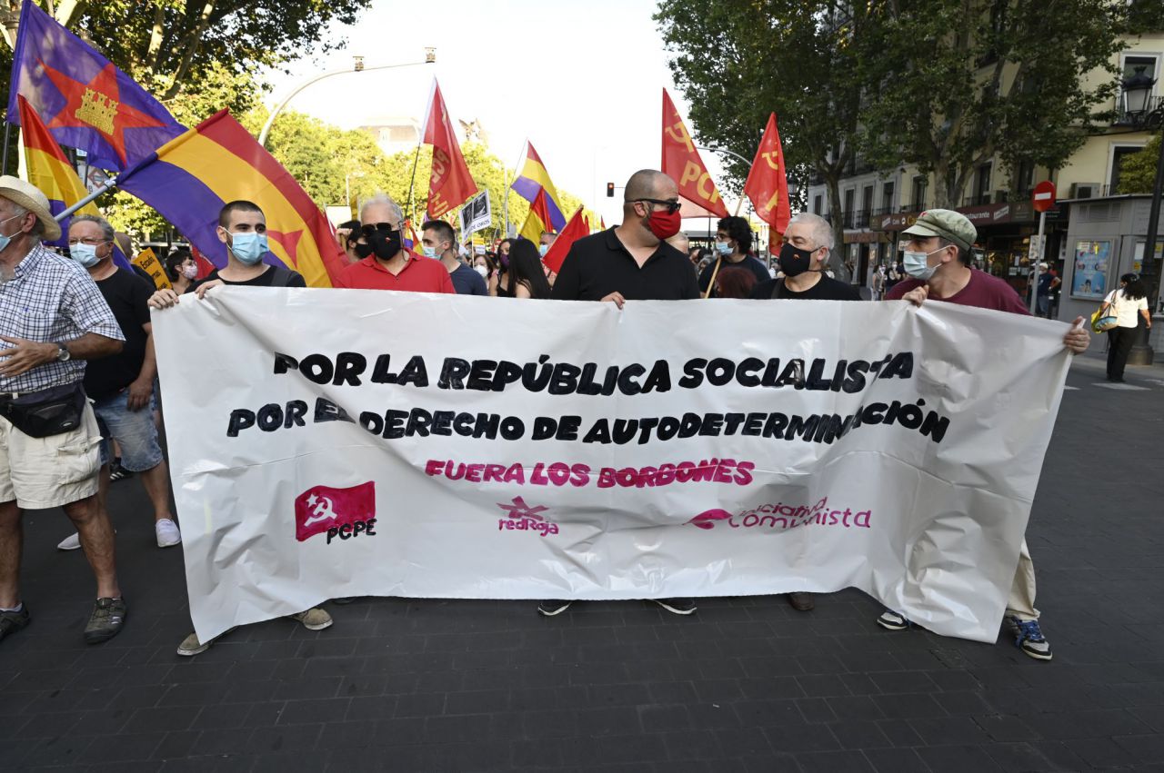 Manifestación,contra, Borobones, si a la Republica.