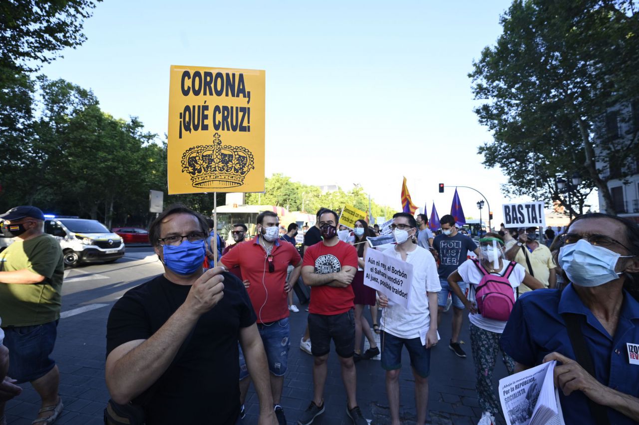 Manifestación,contra, Borobones, si a la Republica.
