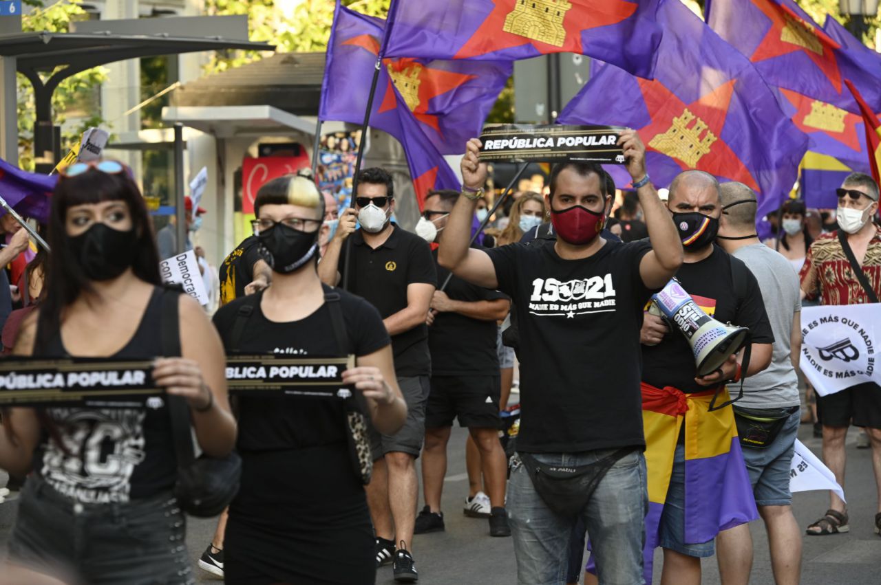 Manifestación,contra, Borobones, si a la Republica.