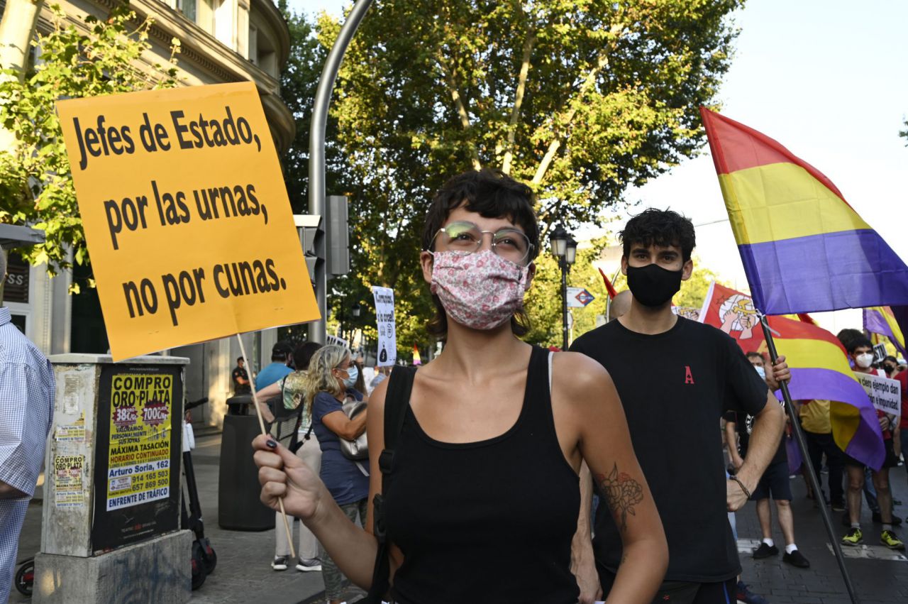 Manifestación,contra, Borobones, si a la Republica.