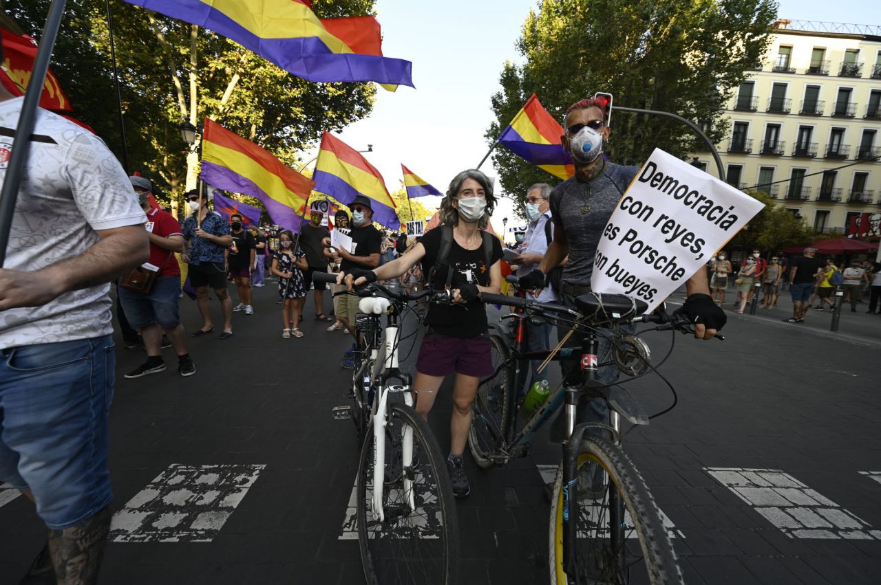Manifestación,contra, Borobones, si a la Republica.