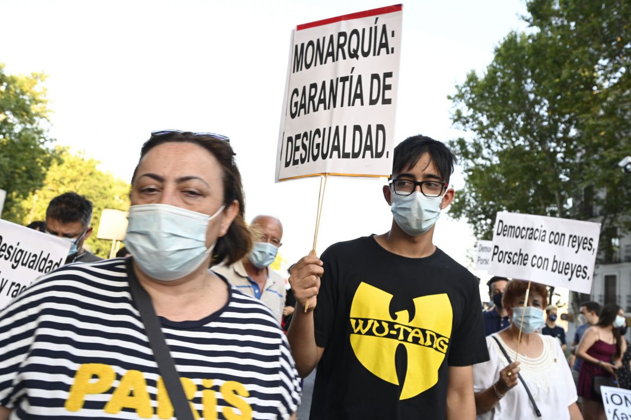 Manifestación,contra, Borobones, si a la Republica.