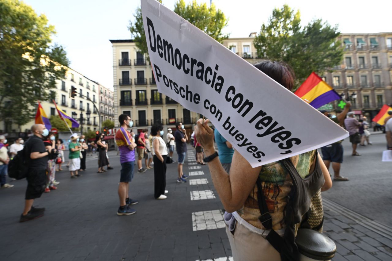 Manifestación,contra, Borobones, si a la Republica.