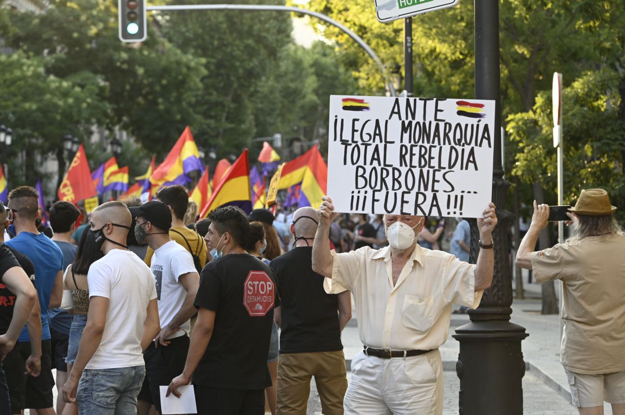 Manifestación,contra, Borobones, si a la Republica.