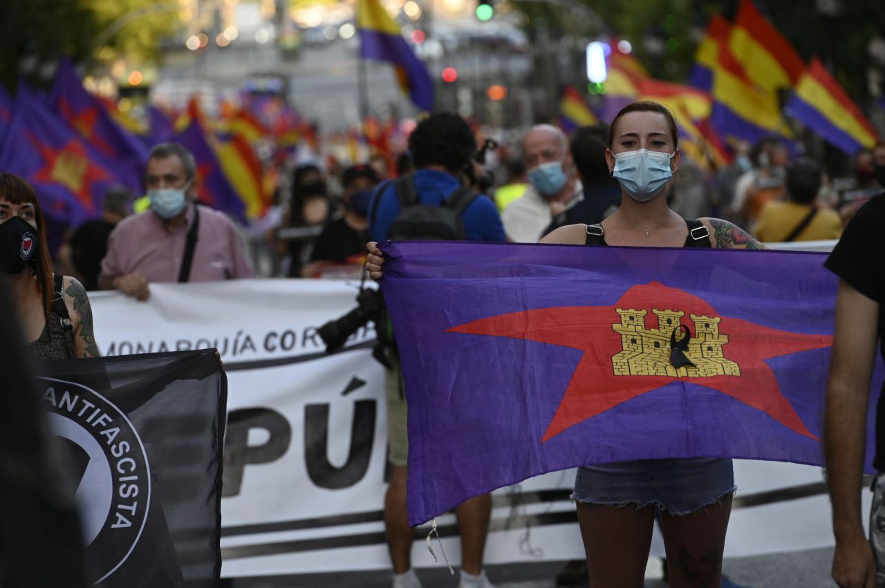 Manifestación,contra, Borobones, si a la Republica.
