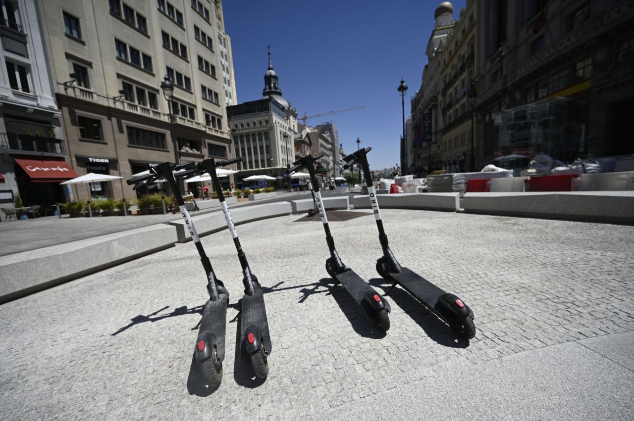 patinetes eléctricos,motos alquiler,invasion,Madrid