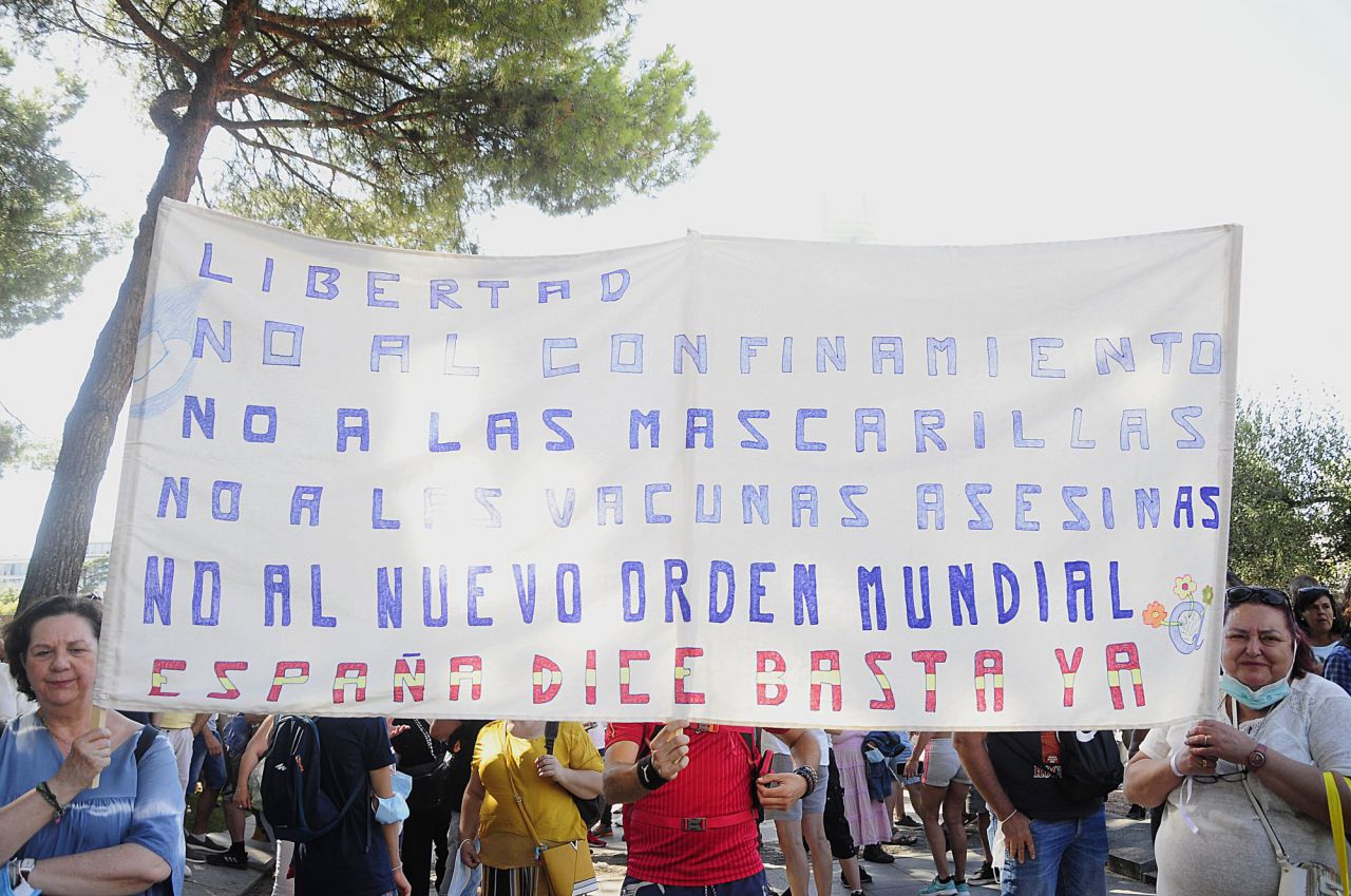 Cerca de 2.000 personas protestan en Colón contra el uso de la mascarilla 