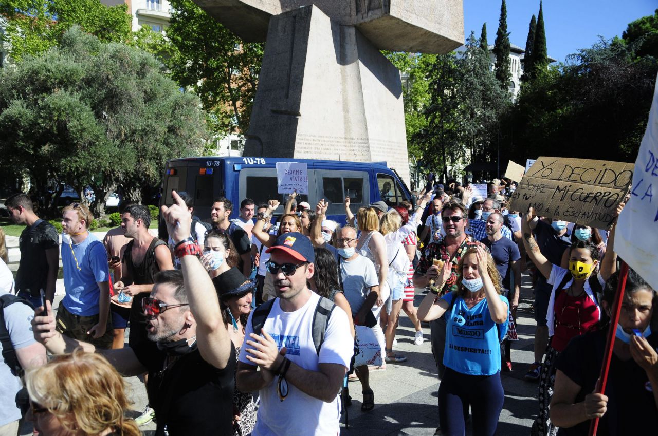 Cerca de 2.000 personas protestan en Colón contra el uso de la mascarilla 