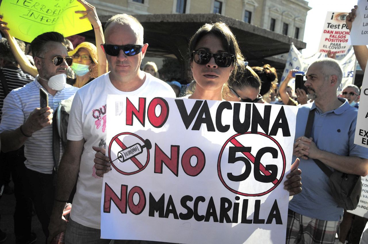 Cerca de 2.000 personas protestan en Colón contra el uso de la mascarilla 