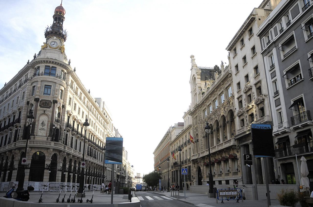 Señalización en el entorno de Canalejas sobre la peatonalización de la Puerta del Sol 