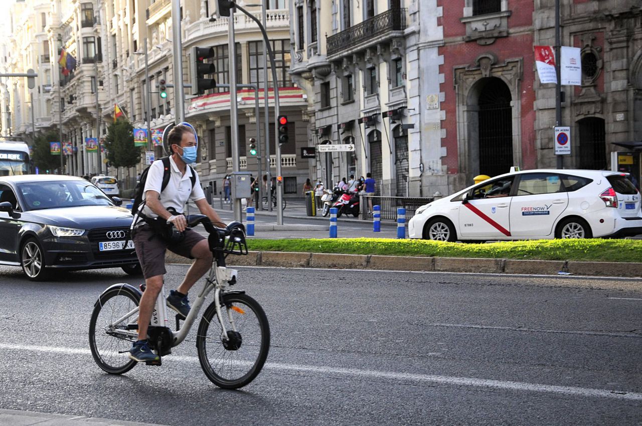 Bicicletas eléctricas sin base fija desplegadas en Madrid. 