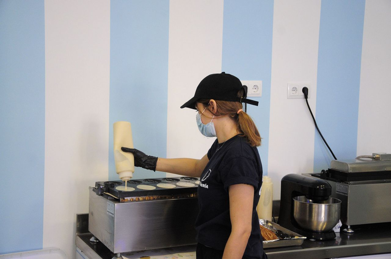 Los Coñofres, gofres con forma de vagina, de venta en el barrio de Chueca 