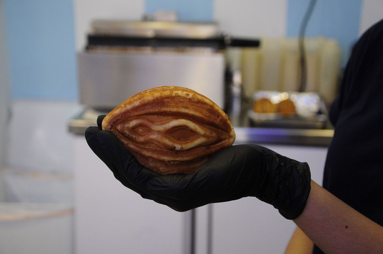 Los Coñofres, gofres con forma de vagina, de venta en el barrio de Chueca 