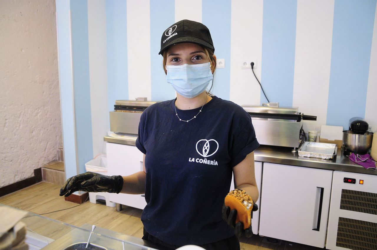 Los Coñofres, gofres con forma de vagina, de venta en el barrio de Chueca 