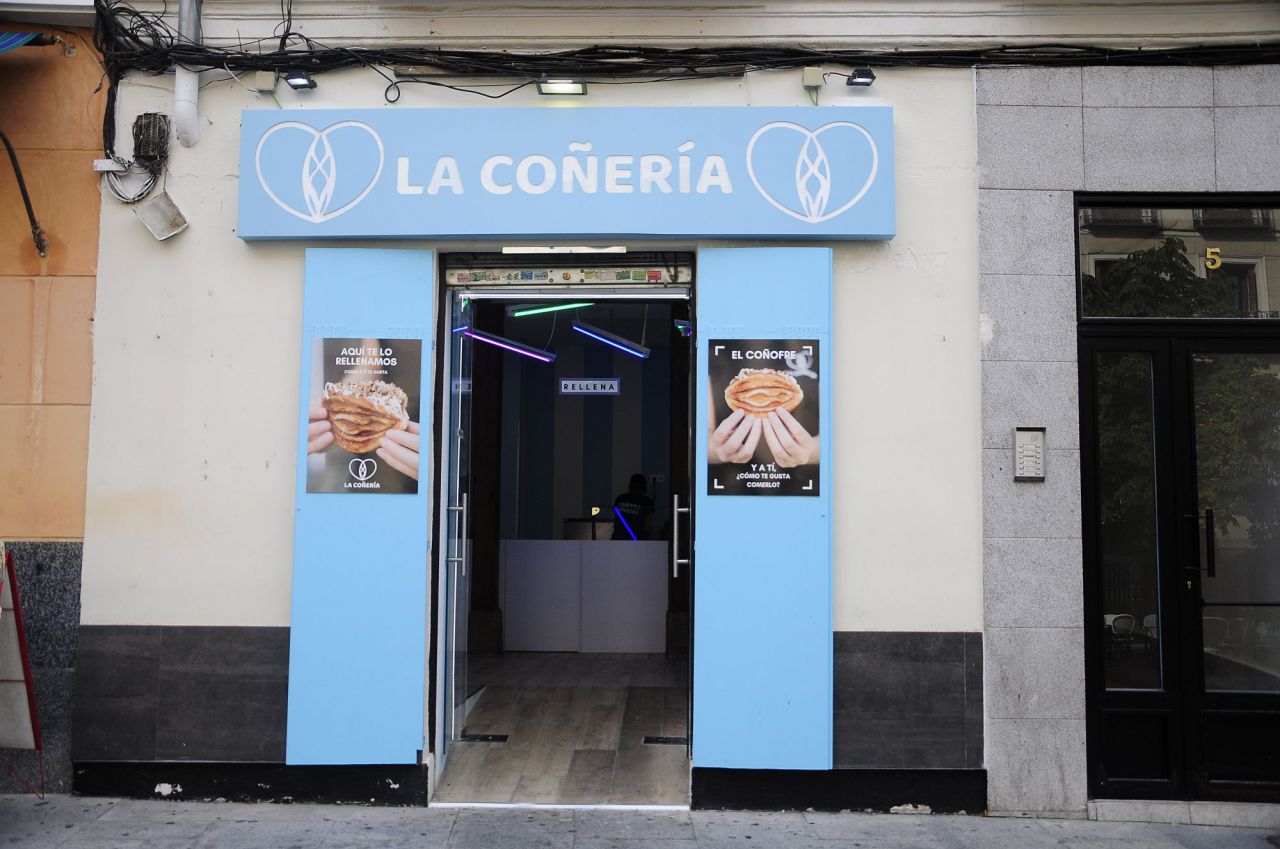Los Coñofres, gofres con forma de vagina, de venta en el barrio de Chueca 