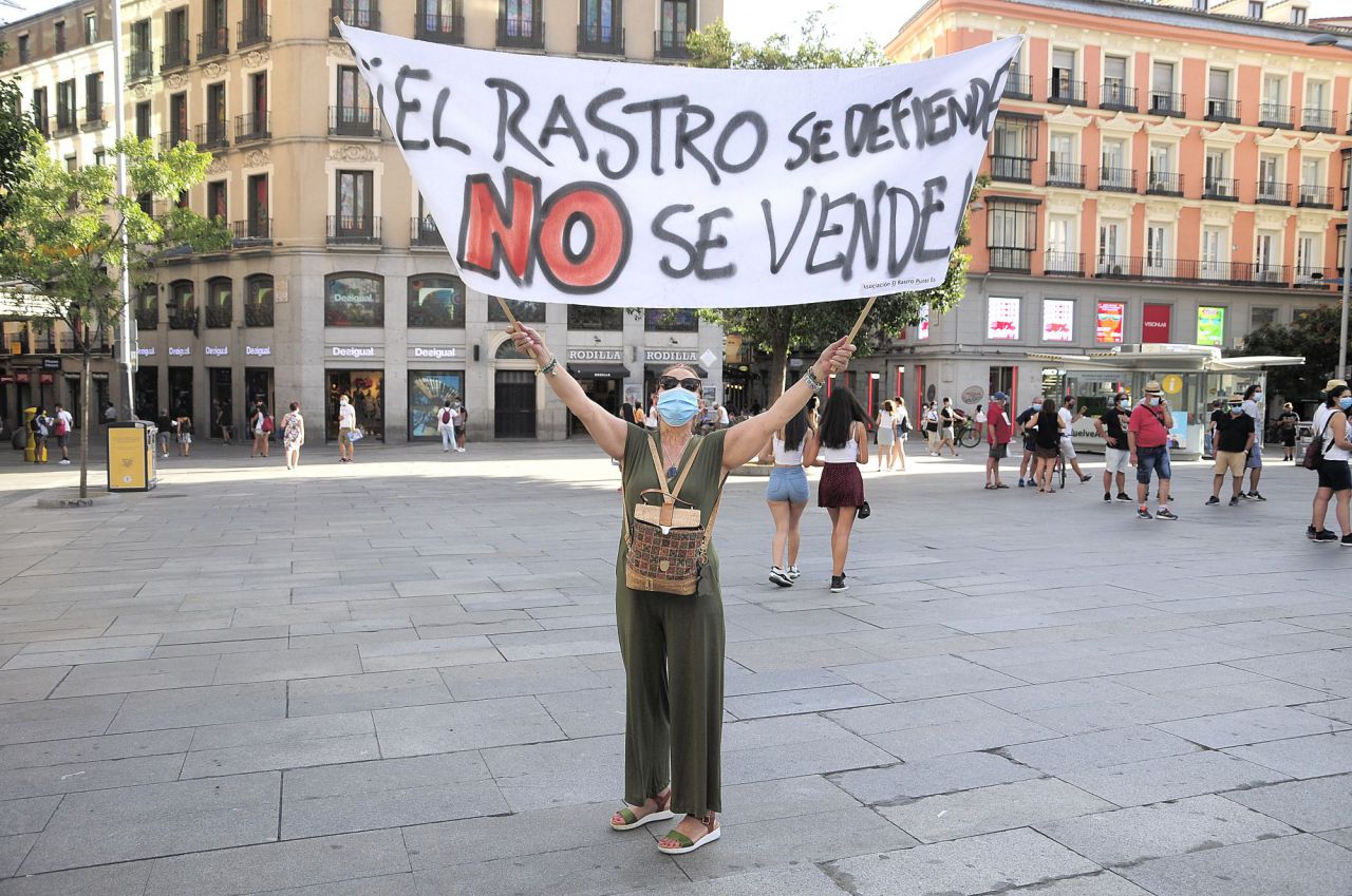 Los trabajadores del Rastro de Cascorro protestan en la Plaza de Callao 