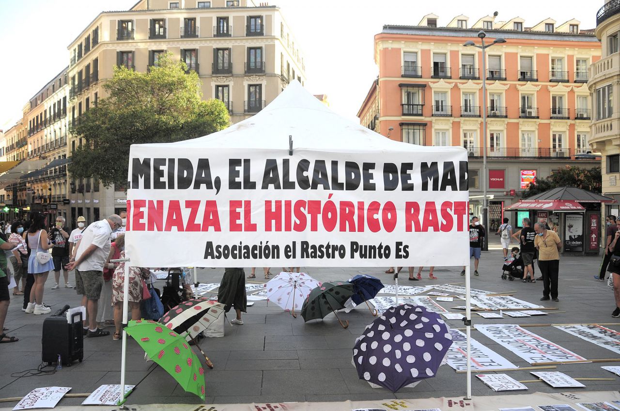Los trabajadores del Rastro de Cascorro protestan en la Plaza de Callao 