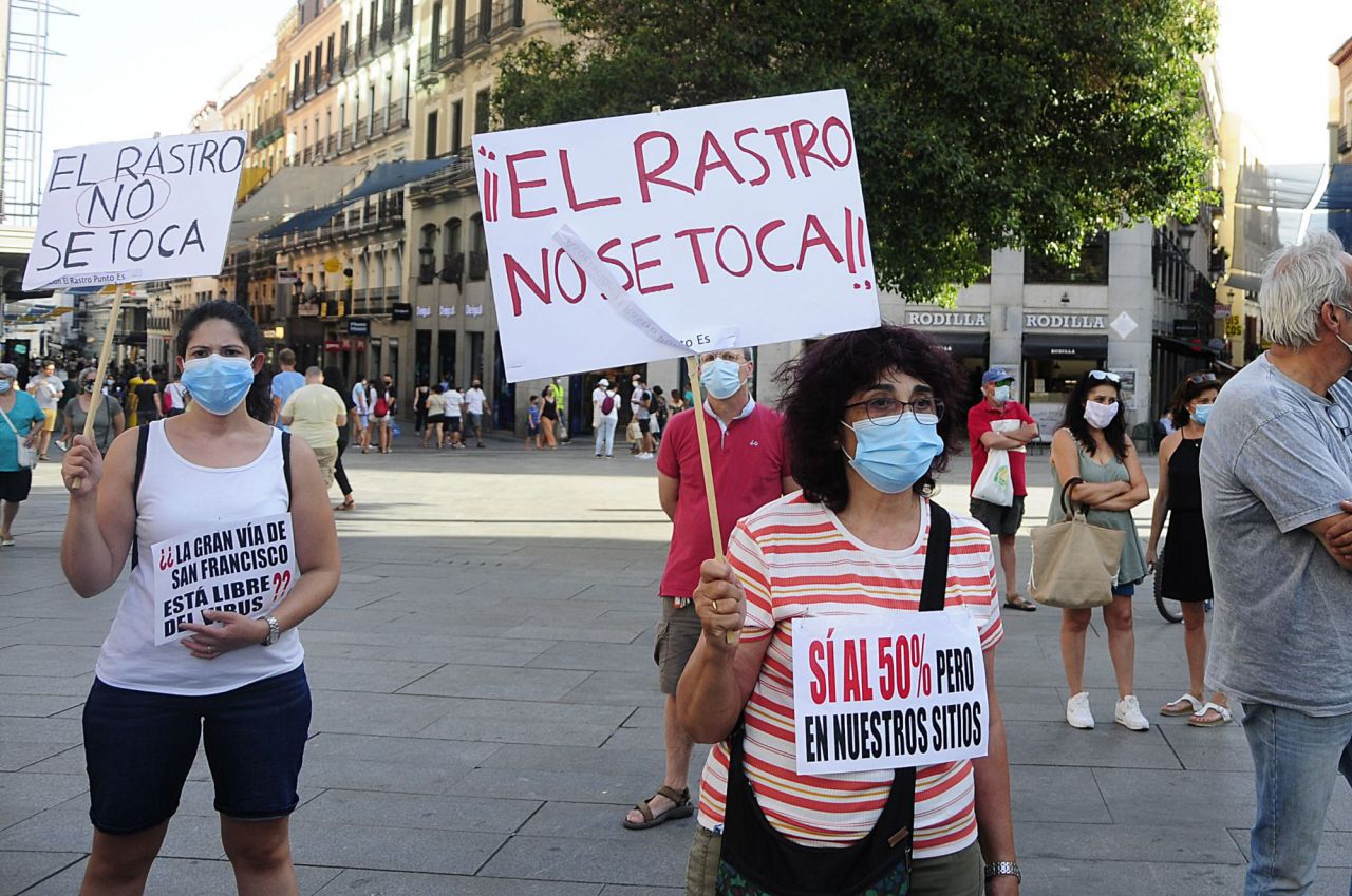 Los trabajadores del Rastro de Cascorro protestan en la Plaza de Callao 
