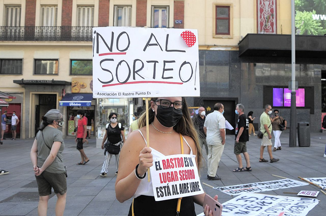 Los trabajadores del Rastro de Cascorro protestan en la Plaza de Callao 