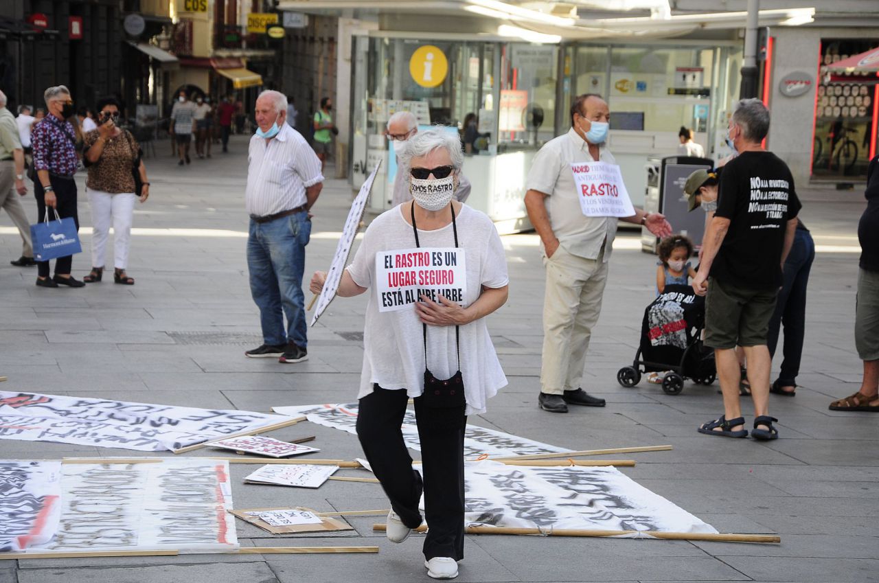 Los trabajadores del Rastro de Cascorro protestan en la Plaza de Callao 