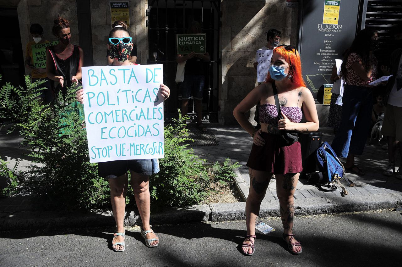 Friday's for future, protesta ante la embajada de Brasil en Madrid en contra de la deforestación del Amazonas 