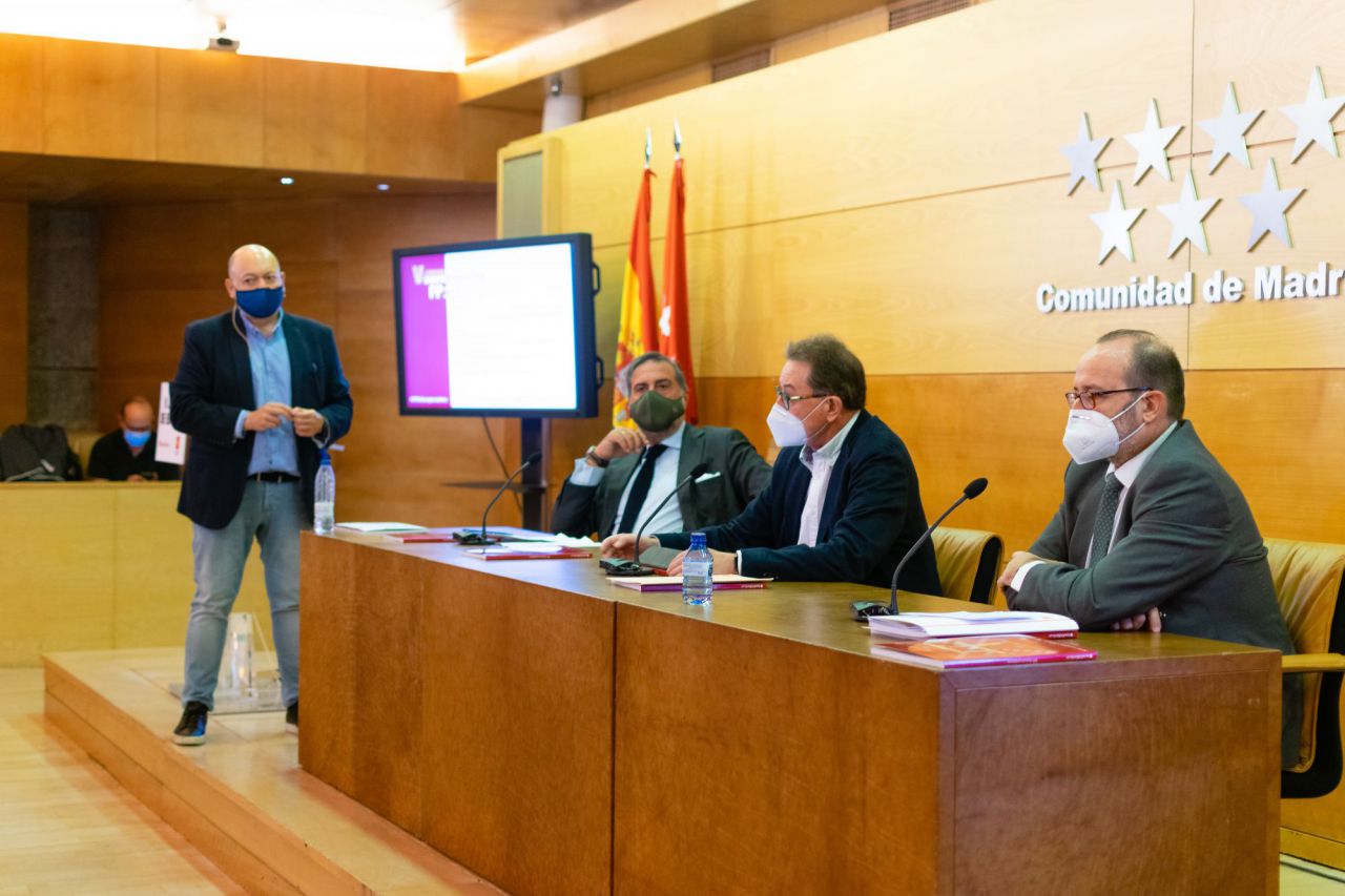 Constantino Mediavilla, presidente de Madridiario y Diariocrítico, junto a  Ángel Asensio, presidente de la Cámara de Comercio de Madrid, Jaime Cedrún, secretario general de CCOO en Madrid y José María Rodríguez, director general de FP en la Comunidad de Madrid.