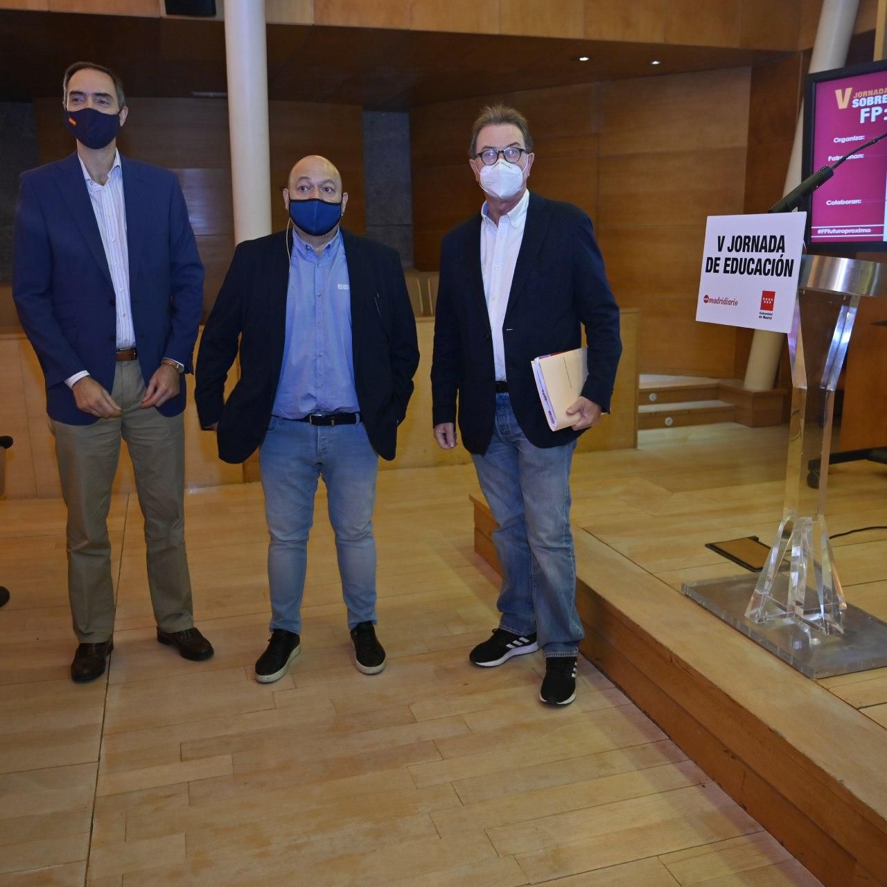 Constantino Mediavilla, presidente de Madridiario y Diariocrítico, junto a Jaime Cedrún, secretario general de CCOO en Madrid, y José Antonio Poveda, secretario regional de FERE-CECA Madrid y Educación y Gestión de Madrid 