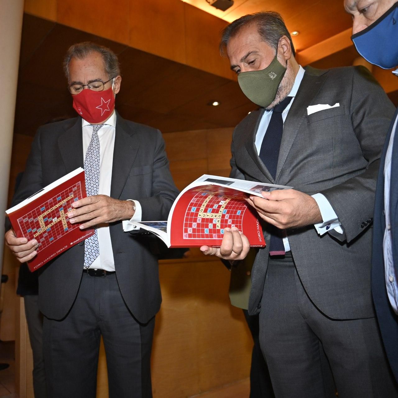 Enrique Ossorio, consejero de Educación de la Comunidad de Madrid junto a Ángel Asensio, presidente de la Cámara de Comercio de Madrid.