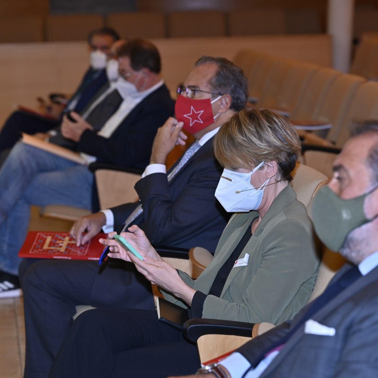La directora de Madridiario, María Cano, junto al consejero de Educación de la Comunidad de Madrid, Enrique Ossorio