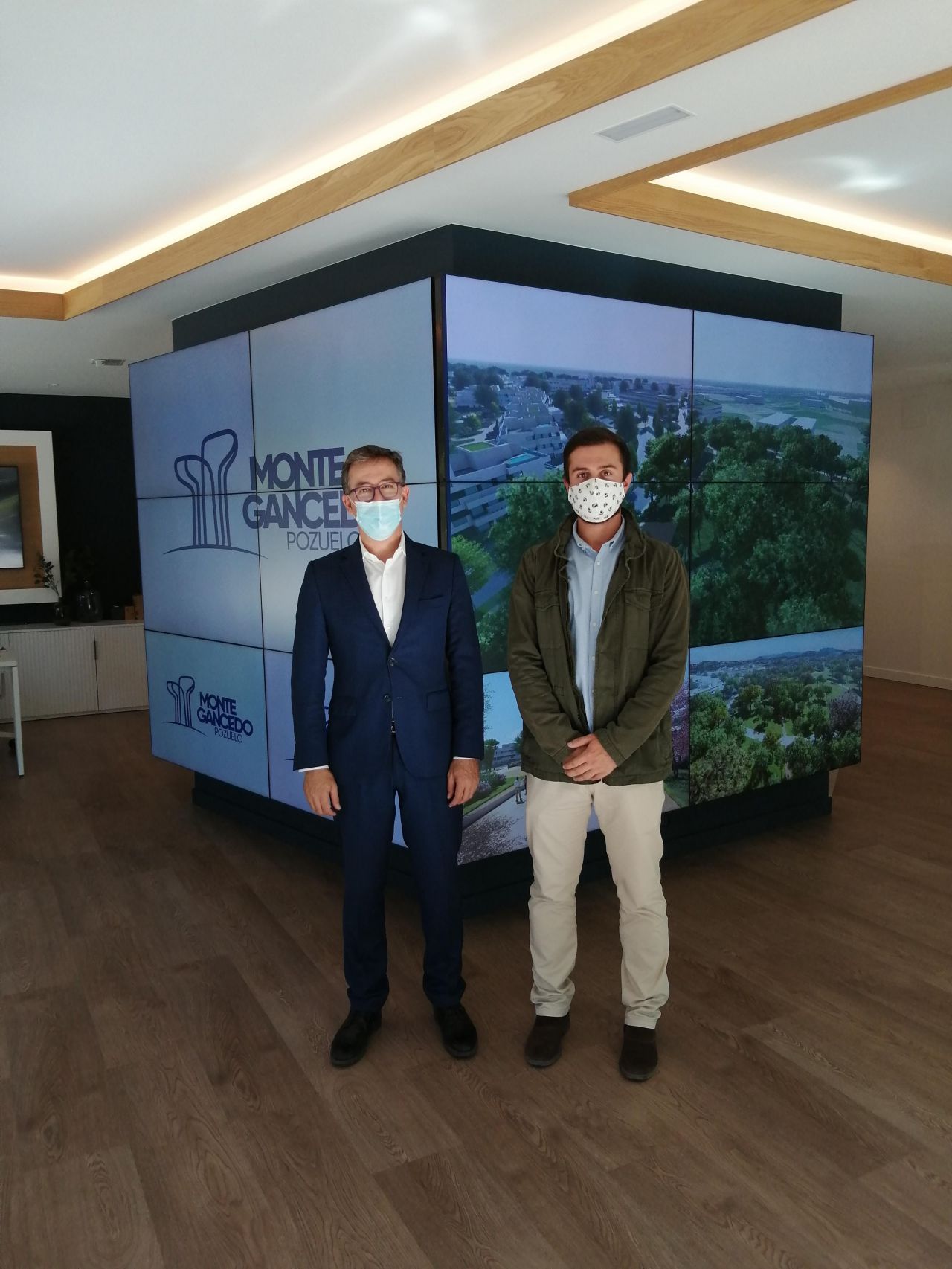 Alfredo Fernández y Blas Barrado, de Diario de Pozuelo, en la Jornada de Puertas Abiertas de Montegancedo