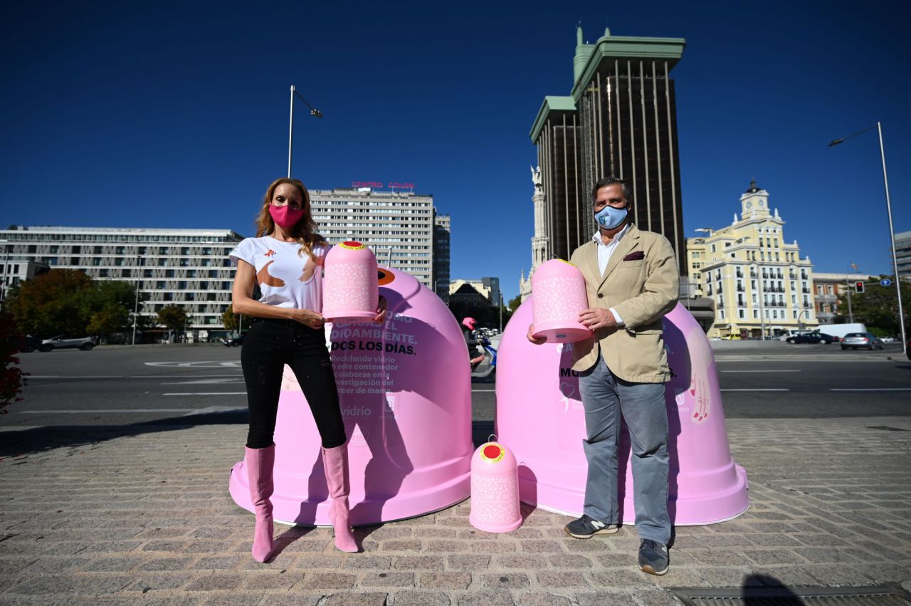 Sandra Ibarra, Presidenta de la Fundación Sandra Ibarra y embajadora de este proyecto, y Borja Martiarena, director de Marketing de Ecovidrio.