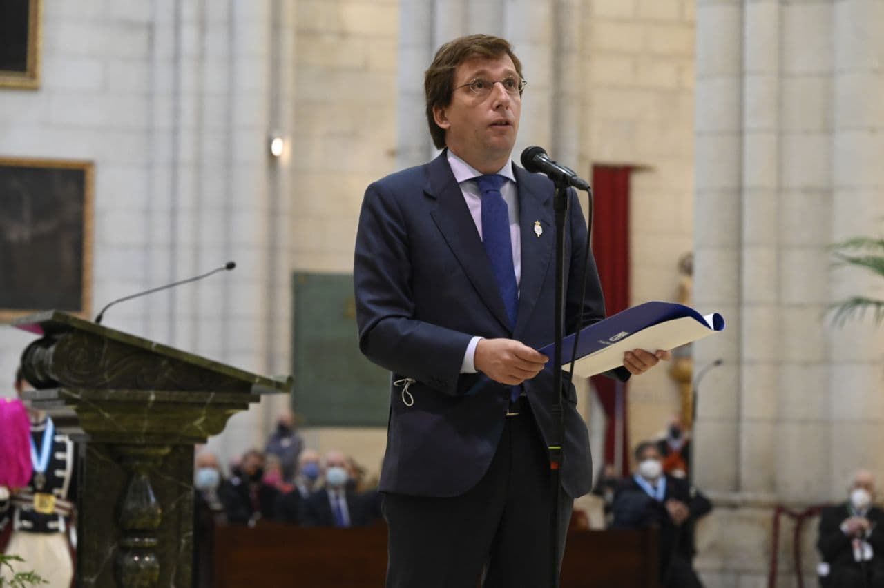 José Luis Martínez Almeida, alcalde de Madrid, durante la misa en honor a la Almudena