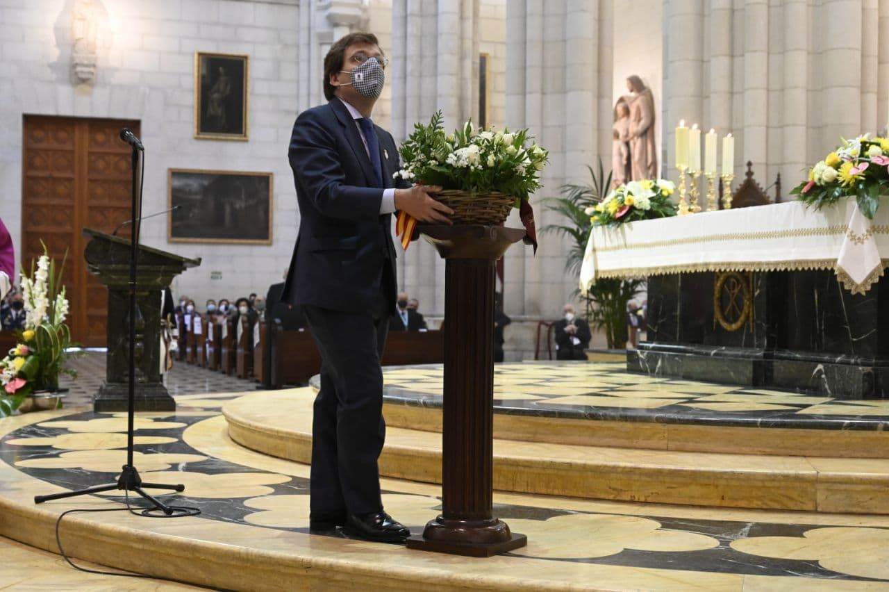 José Luis Martínez Almeida, alcalde de Madrid, durante la misa en honor a la Almudena