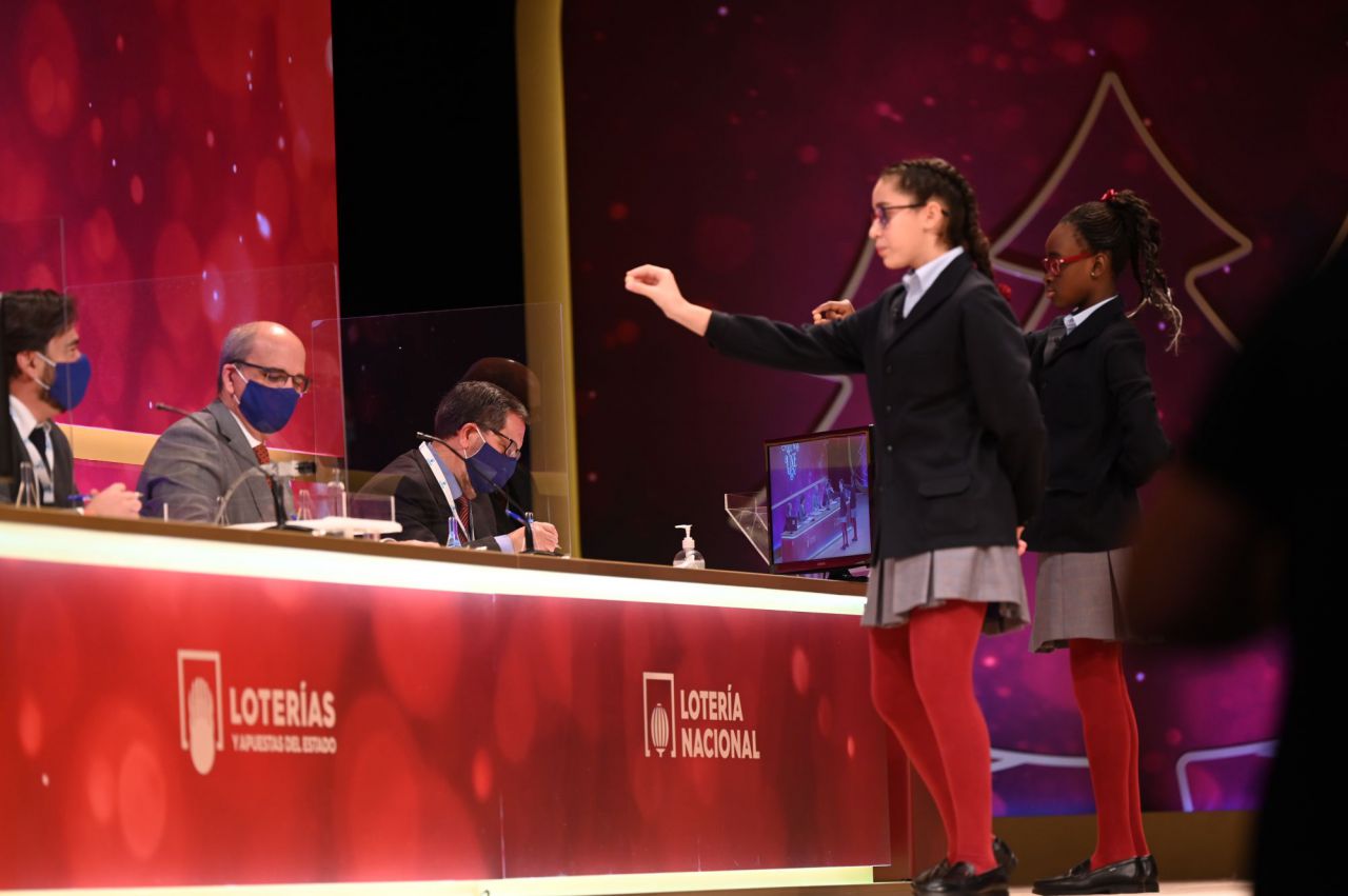 Primer quinto premio para el 86.986