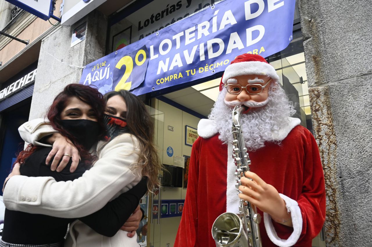 La Administración de la calle Arenal reparte el segundo premio y un quinto
