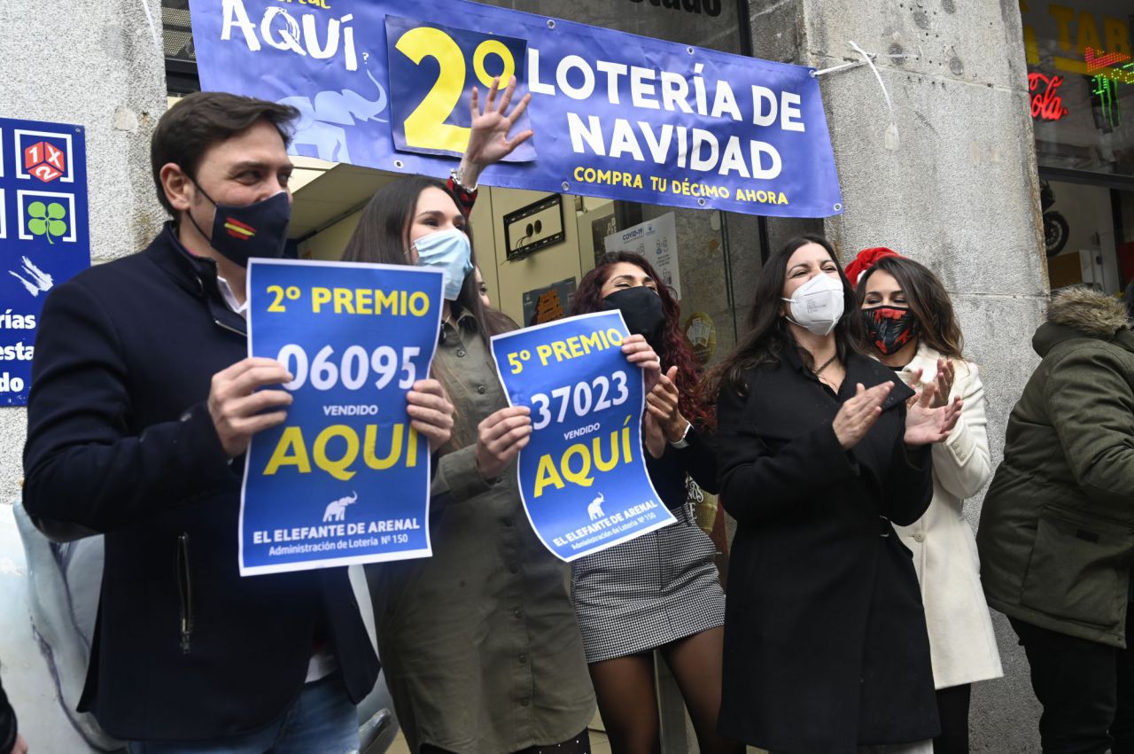 La Administración de la calle Arenal reparte el segundo premio y un quinto