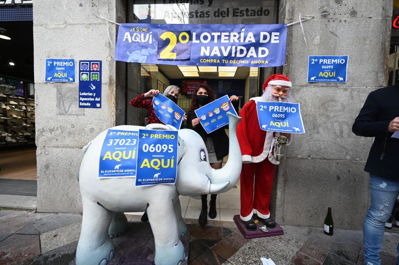 La Administración de la calle Arenal reparte el segundo premio y un quinto