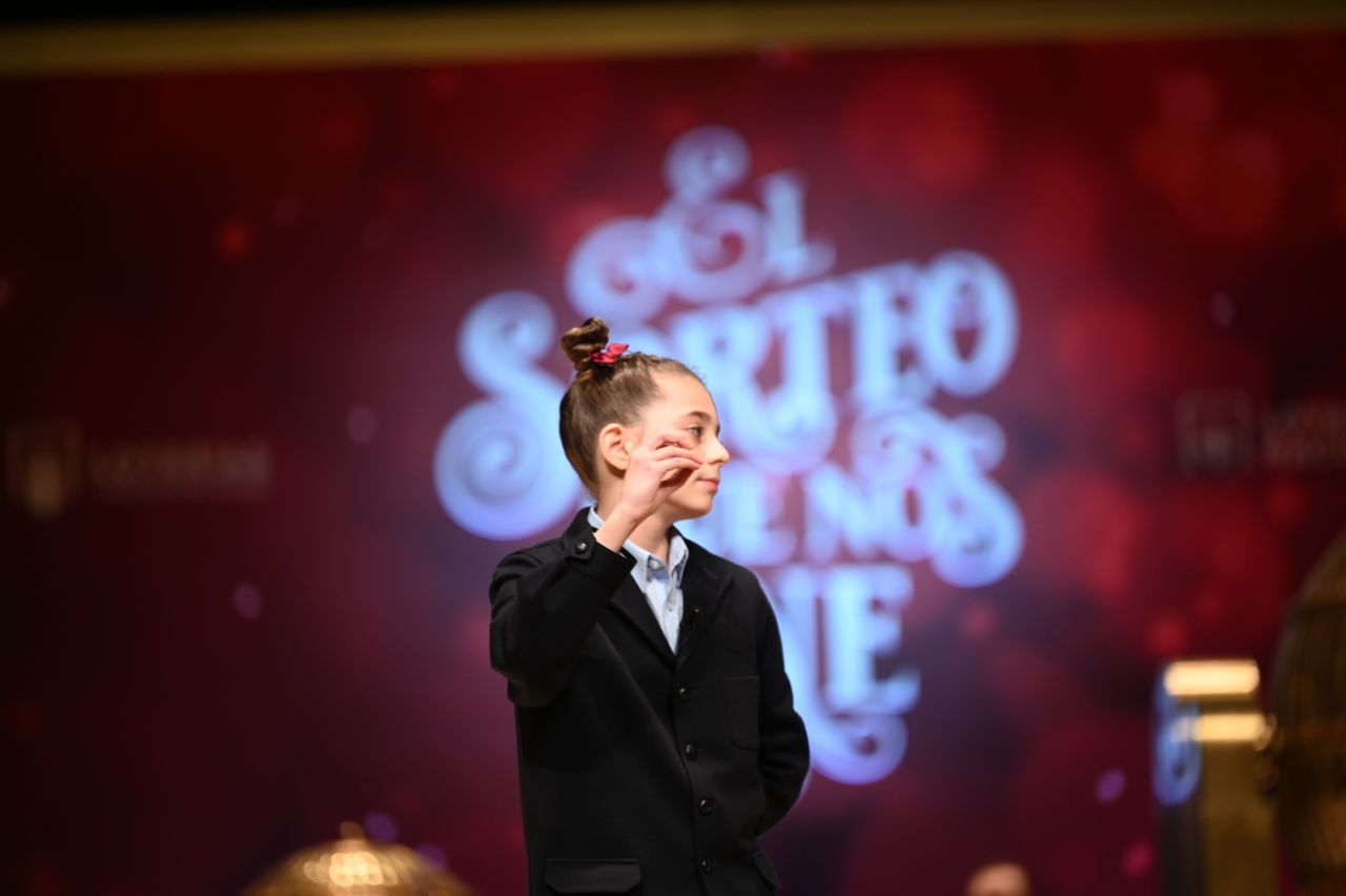 Los niños de San Ildefonso cantan el tercer premio
