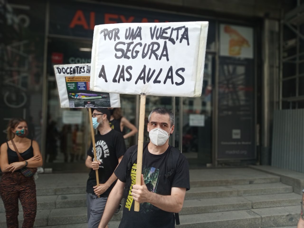 La educación ha sido uno de los asuntos fundamentales para la salida de la crisis de la pandemia. El regreso a las aulas en el mes de septiembre se convirtió en un quebradero de cabeza para el gobierno regional y familias. Informaciones contradictorias, dudas ante el entorno seguro, planes de contingencia, incorporación de profesores de refuerzo y otras incógnitas   Continúe leyendo>>