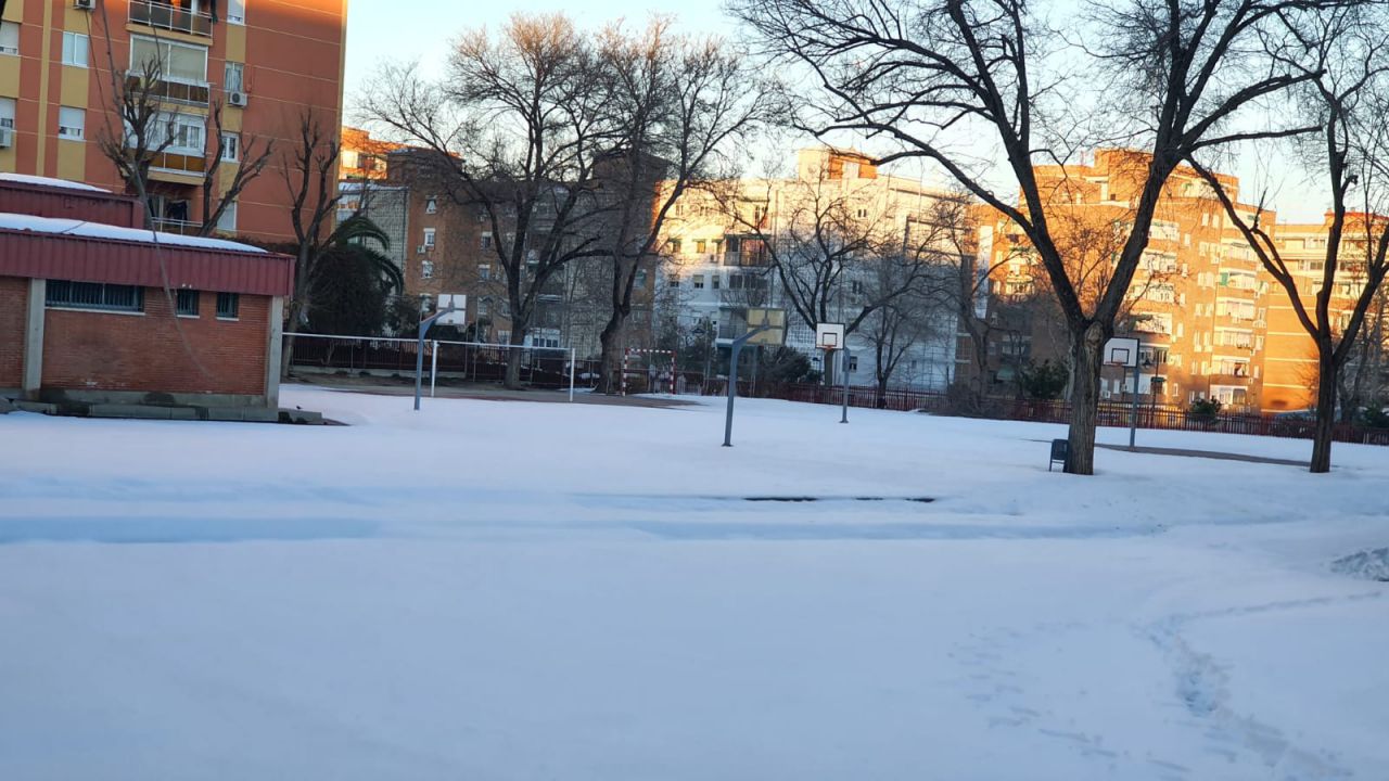 Cientos de colegios de la Comunidad de Madrid no tienen limpios los accesos tras Filomena