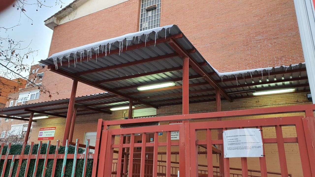 Cientos de colegios de la Comunidad de Madrid no tienen limpios los accesos tras Filomena
