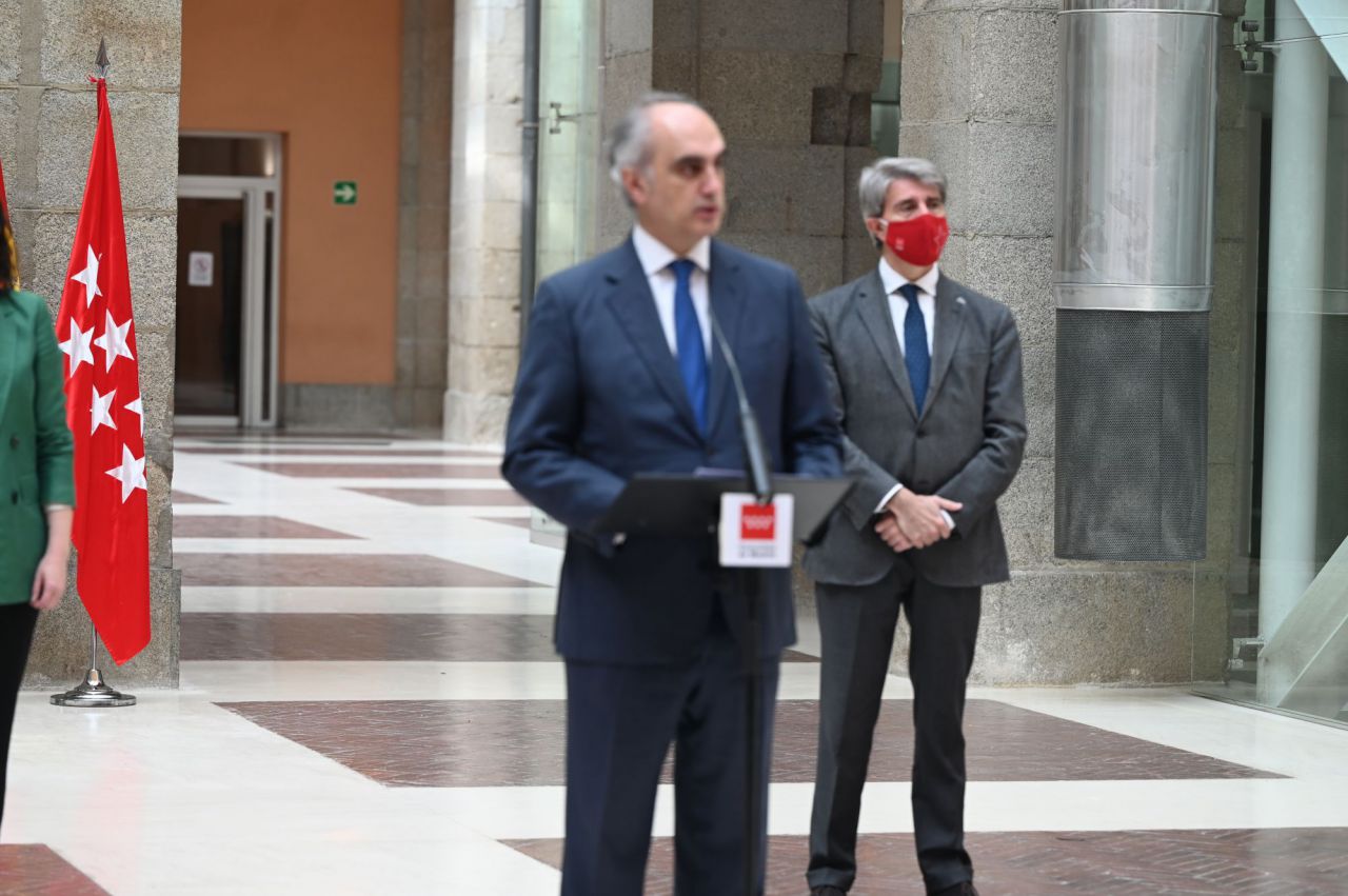 El presidente de Alsa, Jorge Cosmen, en la sede de la Comunidad de Madrid en la presentación del primer autobús de hidrógeno que se pondrán en circulación en España