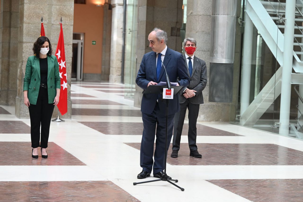 El presidente de Alsa, Jorge Cosmen, en la sede de la Comunidad de Madrid en la presentación del primer autobús de hidrógeno que se pondrán en circulación en España