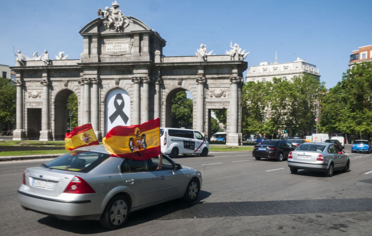 Vox,vehuculos,manifestacion,contra Sanchez