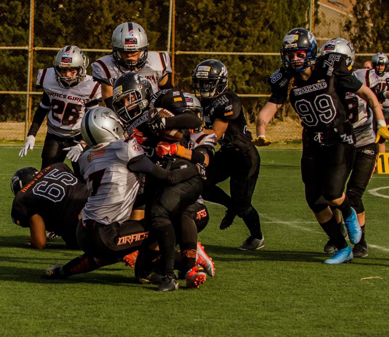 Partido Zaragoza Hurricanes (negro) vs Badalona Dracs (gris plata)