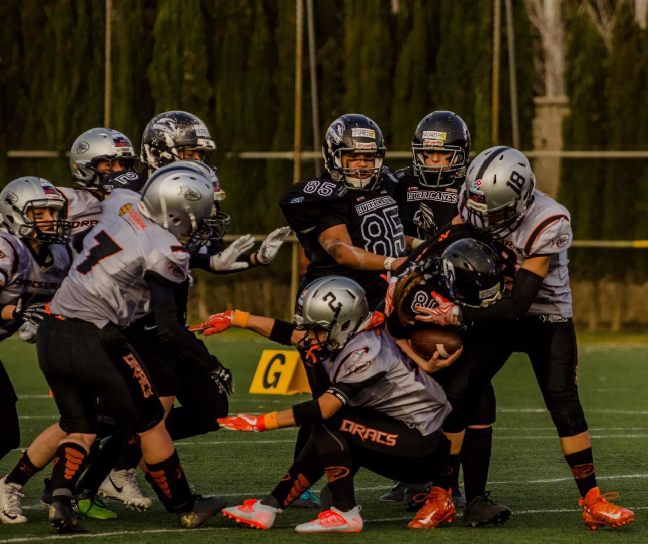 Partido Zaragoza Hurricanes (negro) vs Badalona Dracs (gris plata)